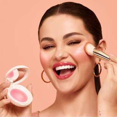 Rare Beauty Soft Pinch Luminous Powder Blush lifestyle shot